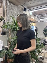 クオーレ(CUORE) カーキベージュとロブスタイル