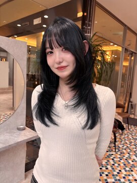 韓国風くびれレイヤーセミロングカット