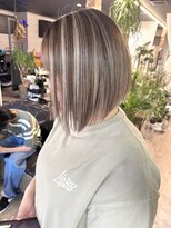 ルーナヘアー(LUNA hair)&nbsp;コントラストハイライト 前下がりボブ ブリーチ 10代20代30代