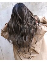 メリー(merry craftsman's factory)&nbsp;外国人風バレイヤージュ、ハイライトカラーアッシュグレージュ