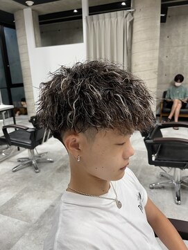 イーラ(era) メッシュツイストパーママッシュツーブロック刈り上げ