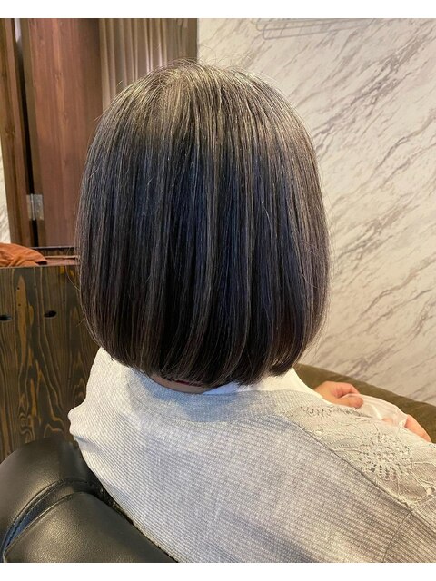 大人上品グレイヘアー美髪ふんわりボブ【カミケンパセオ】