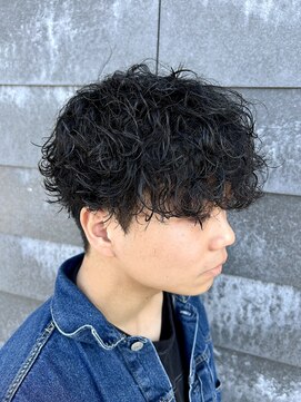 ヒュイル バイ ニアウ(Hwyl by Niau) 波巻きスパイラルパーマメンズカットパーマツイストスパイラル