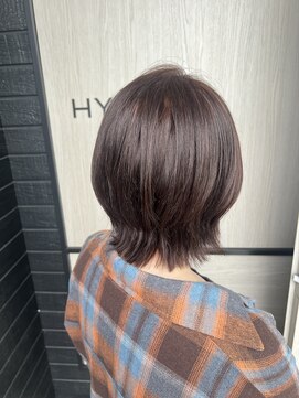 ハイク(HYKE) ショートウルフ/透明感全体カラー/ピンクベージュ