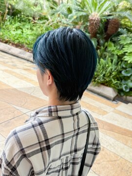 トッカ ヘアアンドトリートメント 難波店 ブルーの宝塚風クールショートカット
