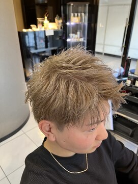 アイズ 海老名(AIZU) ミルクティーブロンドアップバングショート　ダブルカラーケア剤