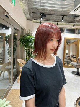 アドア 横浜(ADORE) ぱつっとボブ×ハイトーンピンク