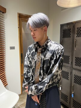 ネルケ 立川(nelke) シルバーカラー/センターパート/メンズハイトーン