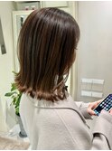 柔らかブラウンの外ハネミディアム