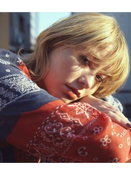 ピズム(PISM) ネオウルフ外小顔ボブ/ハイライトカラー/ボブルフ/ベビーバング