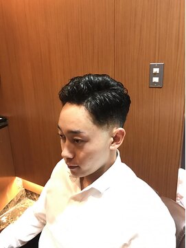 ヘアモード キクチ 銀座店 伊勢谷友介風～スキンフェードと癖っ毛の最強コラボ