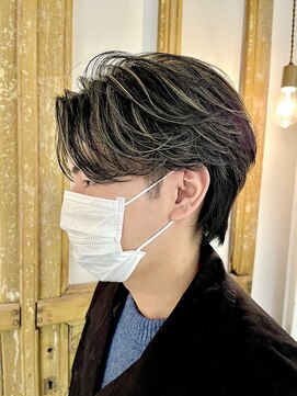 アルジャーノン グリーン(ALGERNON GREEN) センターパート　ハイライト　刈上無し　韓国　１０代　２０代