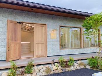 フィーユ 郡山安積店(FEYU)の写真/特別な時間は、特別な空間から。調和のとれたインテリアに髪も心も癒されて[郡山]
