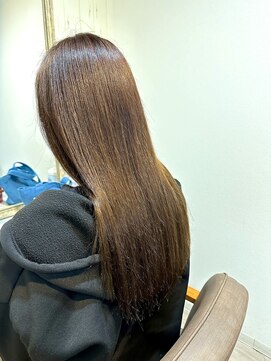 アイリス(Iris) ツヤツヤストレートロングヘア