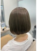 オリーブベージュ×ミニボブ