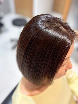 キオナ(Kiona) 【ビフォーアフター】艶髪ストレート/髪質改善