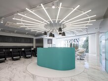 ゼスト ジグ(ZEST ZIGU)の雰囲気（自然光の入るティファニーブルーのオシャレな店内♪）