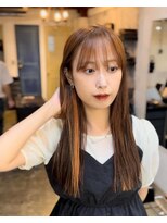 アデ オモテサンドウ(ade omotesando) 切りっぱなしロングにアクセントを入れて作るレディースヘア