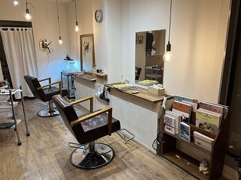 トリスター(TREASTAR)の写真/【4席以下の隠れ家】周りを気にしない贅沢な時間。マンツーマンで向き合うサロン。