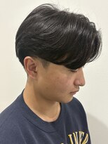 ヒュイル バイ ニアウ(Hwyl by Niau) MEN’S HAIR/サーフカール/刈り上げセンターパート/伊勢崎