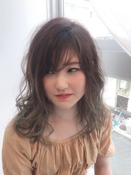 タミー(TAMMY) ゆるふわセミディ