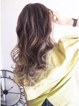 エフィル(efil.) ハイライト×ロングスタイル