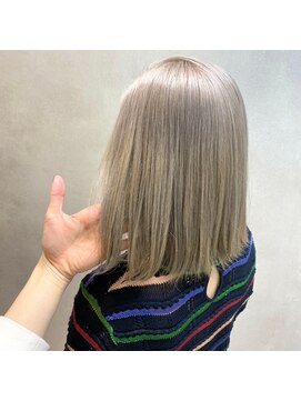 ヴィーヴォ 天六店(VIVO) 【VIVO】西屋綾香 ホワイトシルバー ミルクティーベージュ