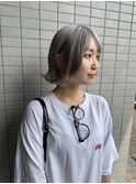 ホワイトベージュ×切りっぱなしボブ