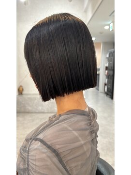 ニィ(2iee.) 【縮毛矯正◎】ヘイリーボブ