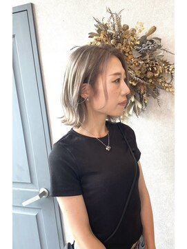 カロ(Caro) 透明感溢れるgreige