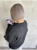 切りっぱなしボブホワイトシルバー