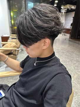 グラフィーサッポロ(Graphy sapporo) 10代 20代 メンズヘア フェザーパーマ マッシュ 刈り上げ