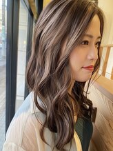 抜け感と動きをプラスし立体的に見せる【ハイライト】