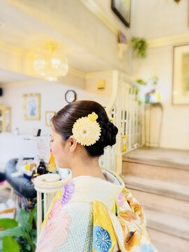 美容室 ティンカーベル シニヨンヘア