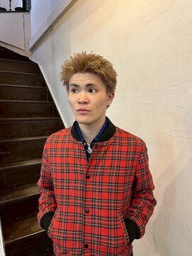 ビーバイエイトジェンツ(Bee by EIGHT GENTS) 刈り上げセンターパート/波巻きツイストスパイラル/心斎橋