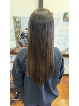 ヘアスタジオ プラス(Hair Studio PLUS+)の写真/ヘッドスパ専用低刺激シャンプーで頭皮のリラックス、癒しとツヤ感が叶う至福の時♪