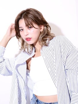 ヨファヘアー 岡本店(YOFA hair) センターパートハイトーングレージュカラー毛先カール1105