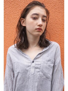 コス(kos) 大人可愛い/レイヤーロング/グレーベージュ/前髪パーマ/二子玉川