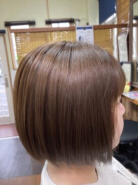 レヴィゼ アッシュベージュ髪質改善トリートメントツヤ感ぱつっとボブ