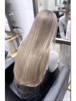 リア(riah)&nbsp;ダブルカラーミルクティーベージュレイヤーカット韓国ヘア