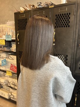 アチーブリス(achieve Liss) ブリーチ無しカラーハイトーンシルキーベージュストレートミディ