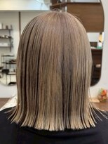 ルイ(ROUIS produced by LUCK 津田沼)&nbsp;ROUIS津田沼 アンブレラカラー 白髪ぼかし