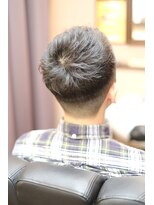 アモ(Amo)&nbsp;【新富町】ビジネスマンの刈り上げたツーブロックスタイル