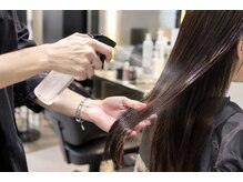 薬剤塗布前や薬剤添加の前処理トリートメントで髪の強度を下げないように傷みにくい下地作り！