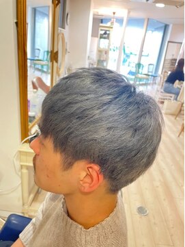アイリス(Iris) グレー・シルバーカラーマッシュヘア