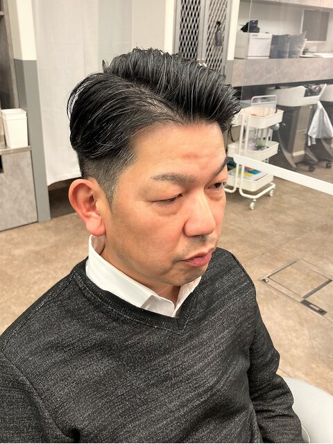 ビジネスマンヘアワンカール春パーマ耳だしショートかき上げヘア