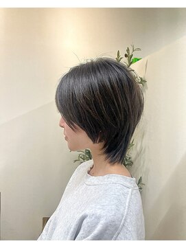 ユニ 江坂(Uni.) ウルフカット　中性ウルフ　マッシュウルフ