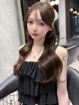 シティ(CITY) 顔まわりカット　ハーフアップ　グレージュ　韓国ヘア