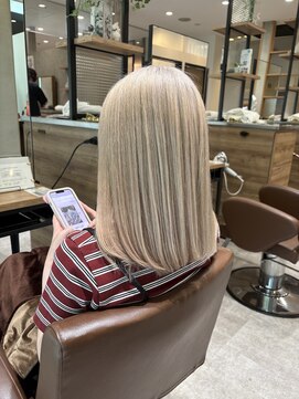 ブランシェ JR勝川駅前店 ホワイトブロンドカラー