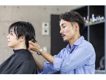 ヘアも経験豊富なスタイリストが施術！